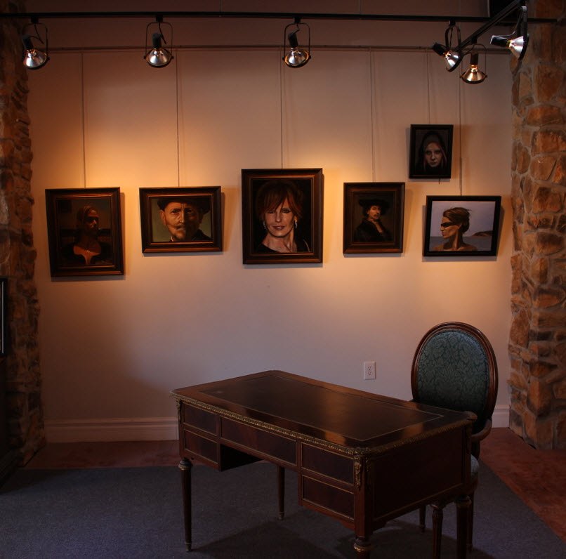 Présentation de peintures figuratives de Daniel Pineau en exposition